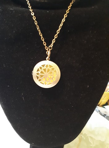 TTTWC Aromatherapy Locket Necklace Essential Oil BRONZE FLOWER